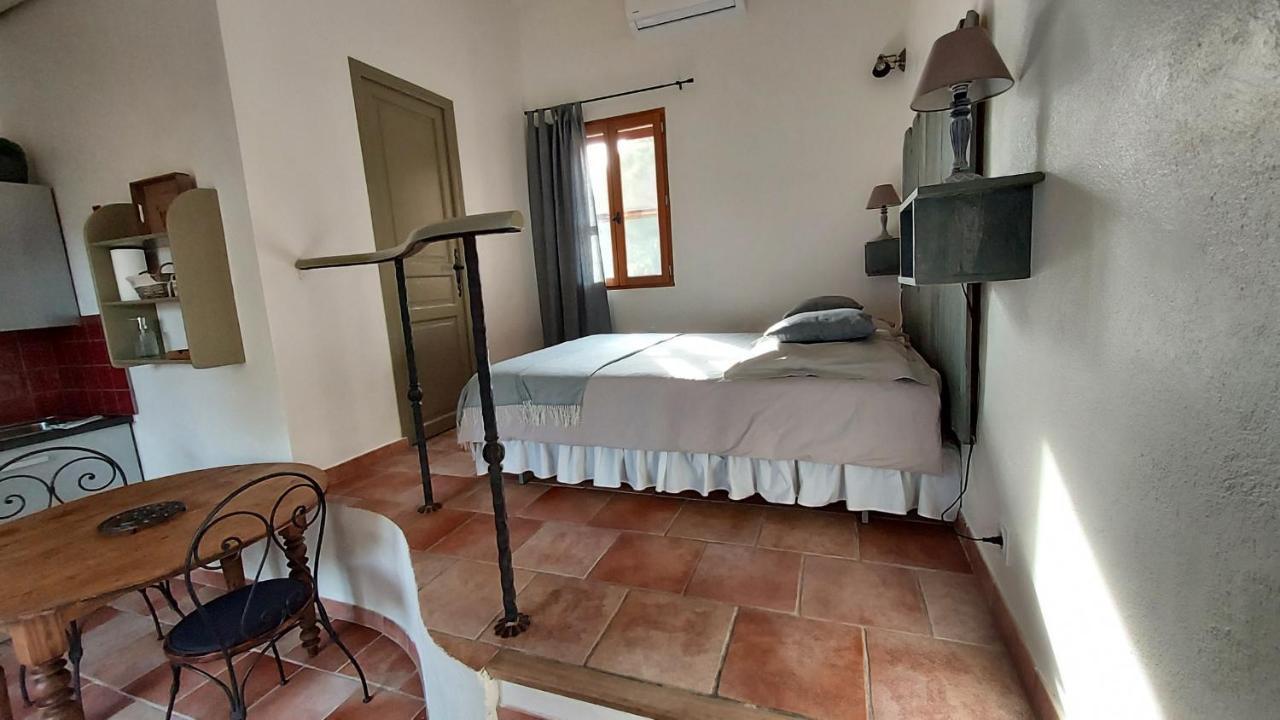 Mas De Plisset Apartment Сан-Жил Екстериор снимка